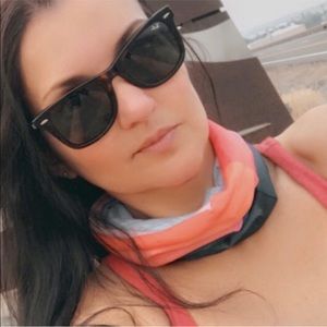 Meet your Posher, Luciana